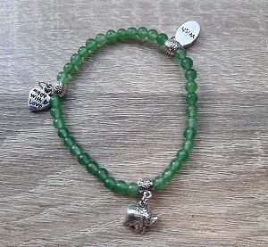 Kinderarmband natuursteen Jade, met 3 bedeltjes