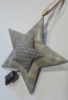 Metalen hanger, ster met belletje