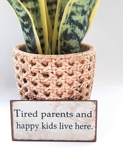 Magneet "tired parents and happy kids live here"