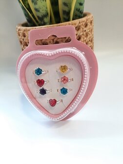 Kinderringetjes in een luxe hartdoosje