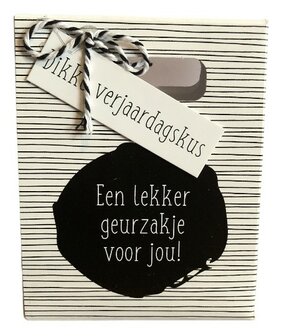 Cadeautasje met geurzakje, dikke verjaardagskus