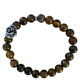 Dames armband van tijgeroog met roos bedel &ndash; close-up