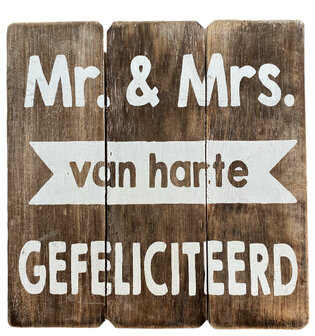 Houten bord Mr &amp; Mrs van harte gefeliciteerd