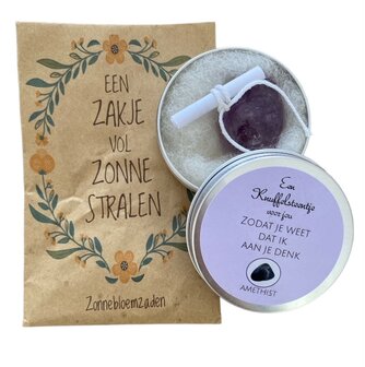 Zakje vol zonnestralen met knuffelsteentje &ndash; brievenbuscadeau
