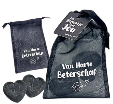 Amberblokjes hartvorm in zwarte kleur met geur Musk en kaartje &#039;Van harte beterschap