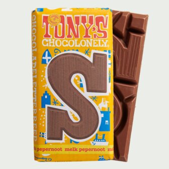 Tony&rsquo;s Chocolonely melk pepernoot reep in Sinterklaasverpakking