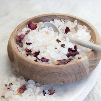 Ontspanning cadeautje &ndash; zakje badzout met rozen