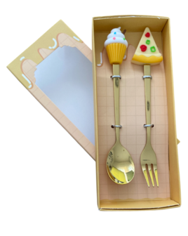 Goudkleurig dessertbestek 16 cm met taartpunt en cupcake.