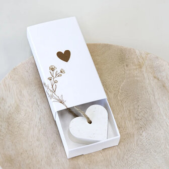 Compact cadeau doosje 11 &times; 5,5 cm met hartjeszeep