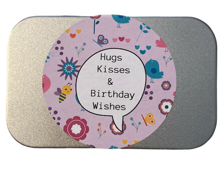 Metalen zaden doosje met de tekst hugs kisses and birthday wishes