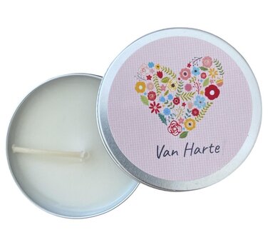 Kaars van harte met een hart bestaande uit gekleurde bloemen op een blikje