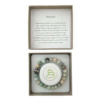 Luxe geschenkverpakking met de amazoniet damesarmband en beschrijvingskaartje