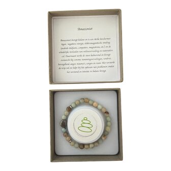 Luxe geschenkverpakking met de amazoniet damesarmband en beschrijvingskaartje