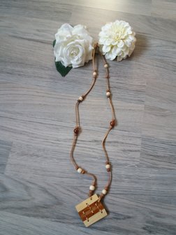 Ketting, hout met kralen