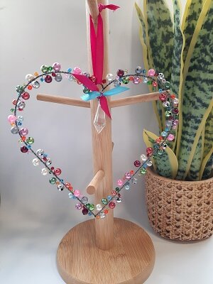 Woonaccessoires, metalen hart met kralen en pailletten