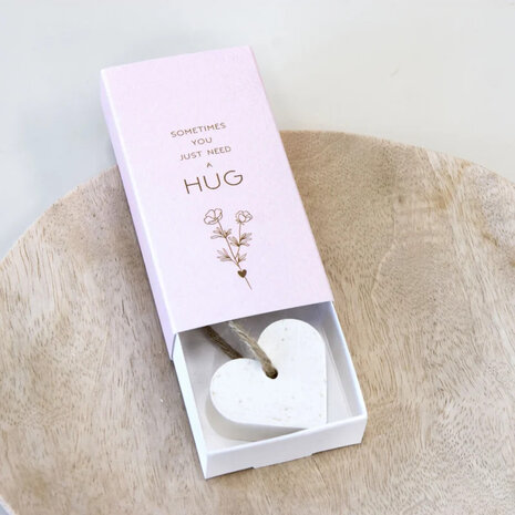 Afbeelding van het luxe doosje met hartenzeepje, perfect als cadeau voor vrienden of familie.