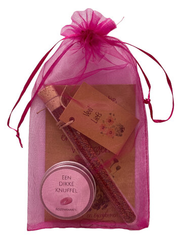 Cadeauset in organza zakje – symbolisch cadeau met bloemen, steen en zaadjes