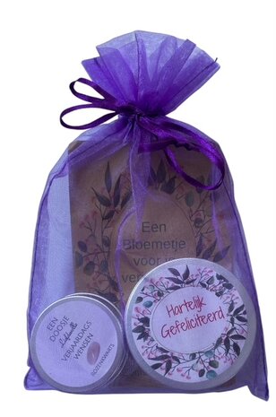 Cadeaupakket verpakt in luxe organza zakje 22x15 cm