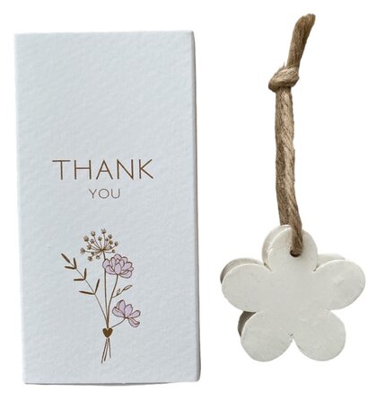 Doosje zeep bedankt met bloemenzeepje aan koordje