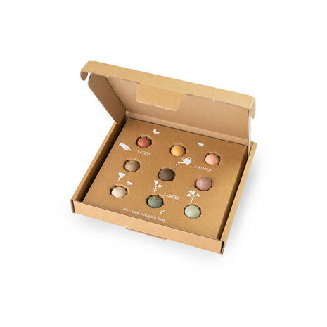 Open giftbox met vrolijke Paassfeer