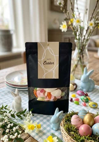 Paas winegums in verschillende vormen en smaken met Happy Easter kaartje.