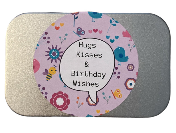 Metalen zaden doosje met de tekst hugs kisses and birthday wishes