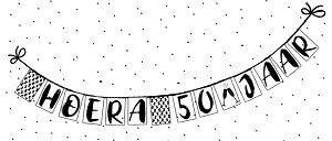 Detailopname van de kartonnen letterkaarten Hoera 50 jaar van 15 x 10 cm
