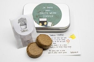 Zadendoosje 9x6 cm met tuinkerszaadjes en geperste aarde tabletten.