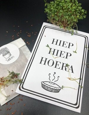 Feestelijk zadenzakje als groen en gezond brievenbuscadeautje.