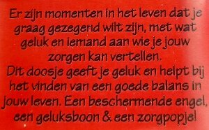Detail van het kaartje in het gele geluksdoosje over balans vinden.