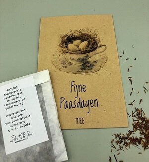 Duurzaam theecadeautje van kraftpapier voor de paasdagen per post.