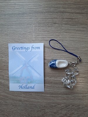 Decoratieve hanger met kussend paartje