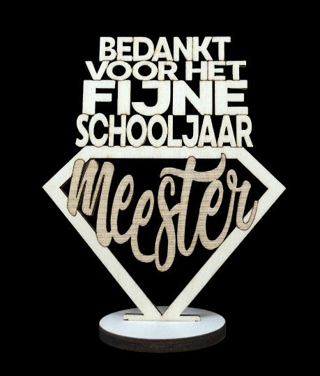 Houten decoratie van berkenhout met tekst Bedankt voor het fijne schooljaar meester op houten voetje