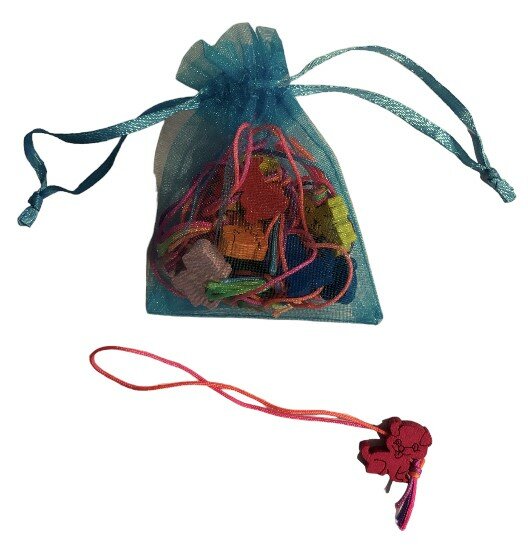 Organza zakje met kleine honden hangers