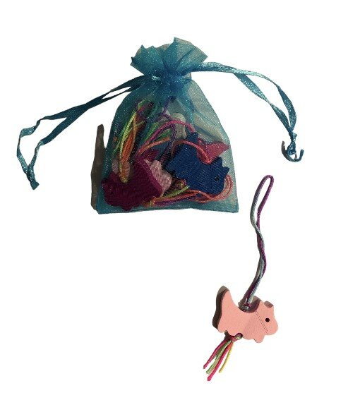 Organza zakje met honden hangers 3 cm