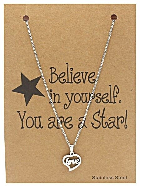 Ketting met hartjeshanger van RVS close-up
