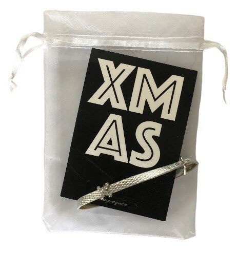 Zwart-wit kerstkaartje XMAS met zilverkleurig armbandje met strasssteentjes X