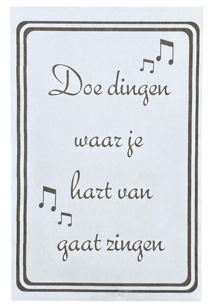 Zadenzakje van kraftpapier met tekst over geluk en zingen.