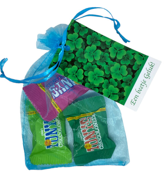 Tiny Tonys chocolaatjes in organza zakje met een beetje geluk kaartje.