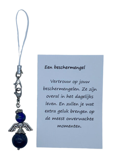 Beschermengel van blauwe Lapis Lazuli natuursteen naast het bijbehorende tekstkaartje
