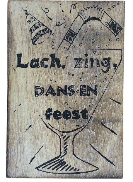 Houten ansichtkaart met de tekst Lach zing dans en feest.