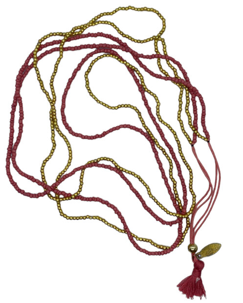 Roze goudkleurige kraaltjesketting met roze kwastje 56 cm