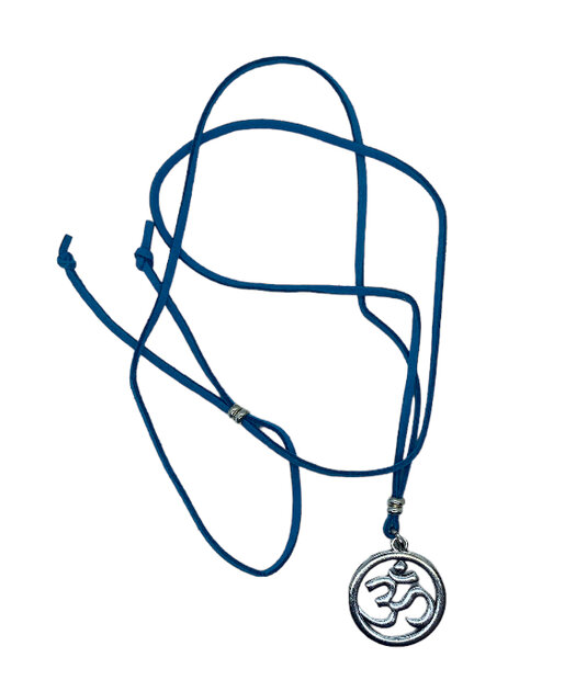 Spiritueel damessieraad blauwe ketting met Ohm symbool als betekenisvol cadeau