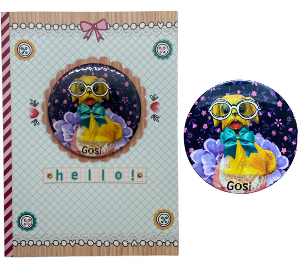 Vrolijke wenskaart Hello met grote button van 6 cm op de voorzijde