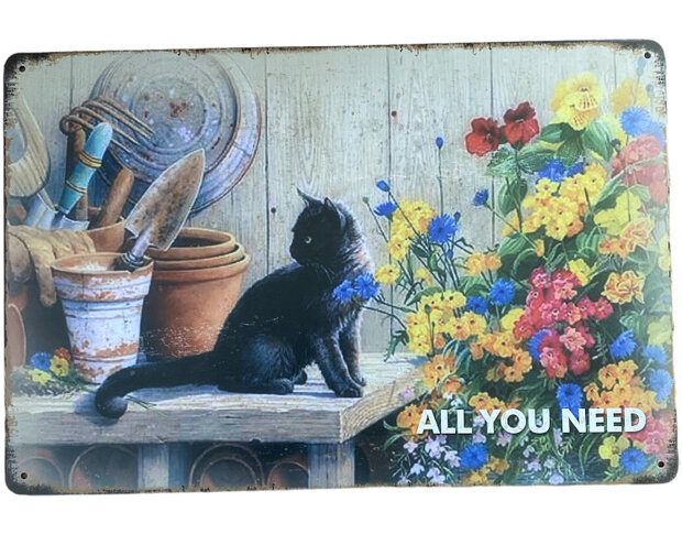 Metalen wandbord All you need met afbeelding van een zwarte kat op tafel en gekleurde bloemen