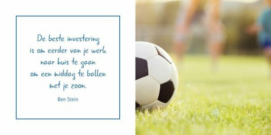 Inkijkexemplaar van het boekje Papa is mijn held met foto's en liefdevolle quotes