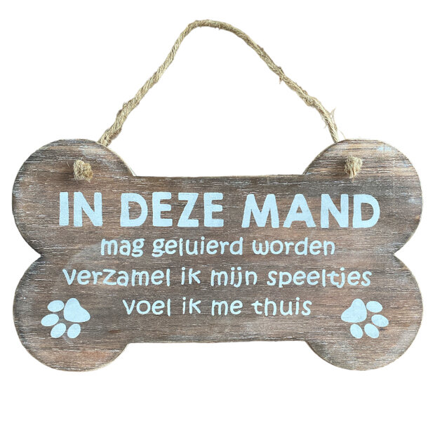 Houten bord in botvorm met tekst In deze mand mag geluierd worden