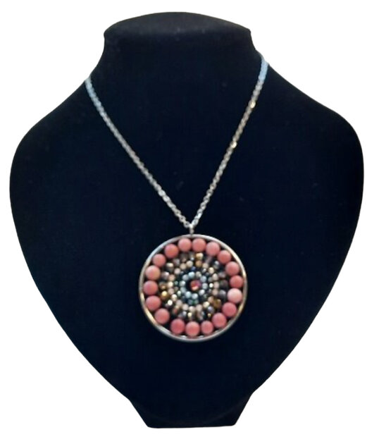 Mandala ketting met roze rhodochrosiet natuursteen hanger van 5 cm.