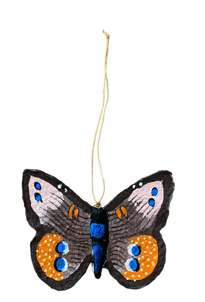 Handgemaakte papieren hanger vlinder in fair trade kwaliteit.