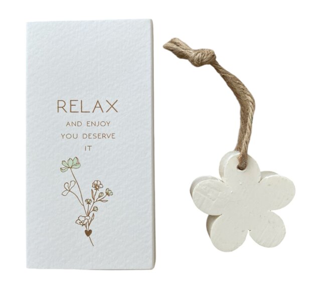 Bloemenzeep Relax and enjoy you deserve it in luxe doosje